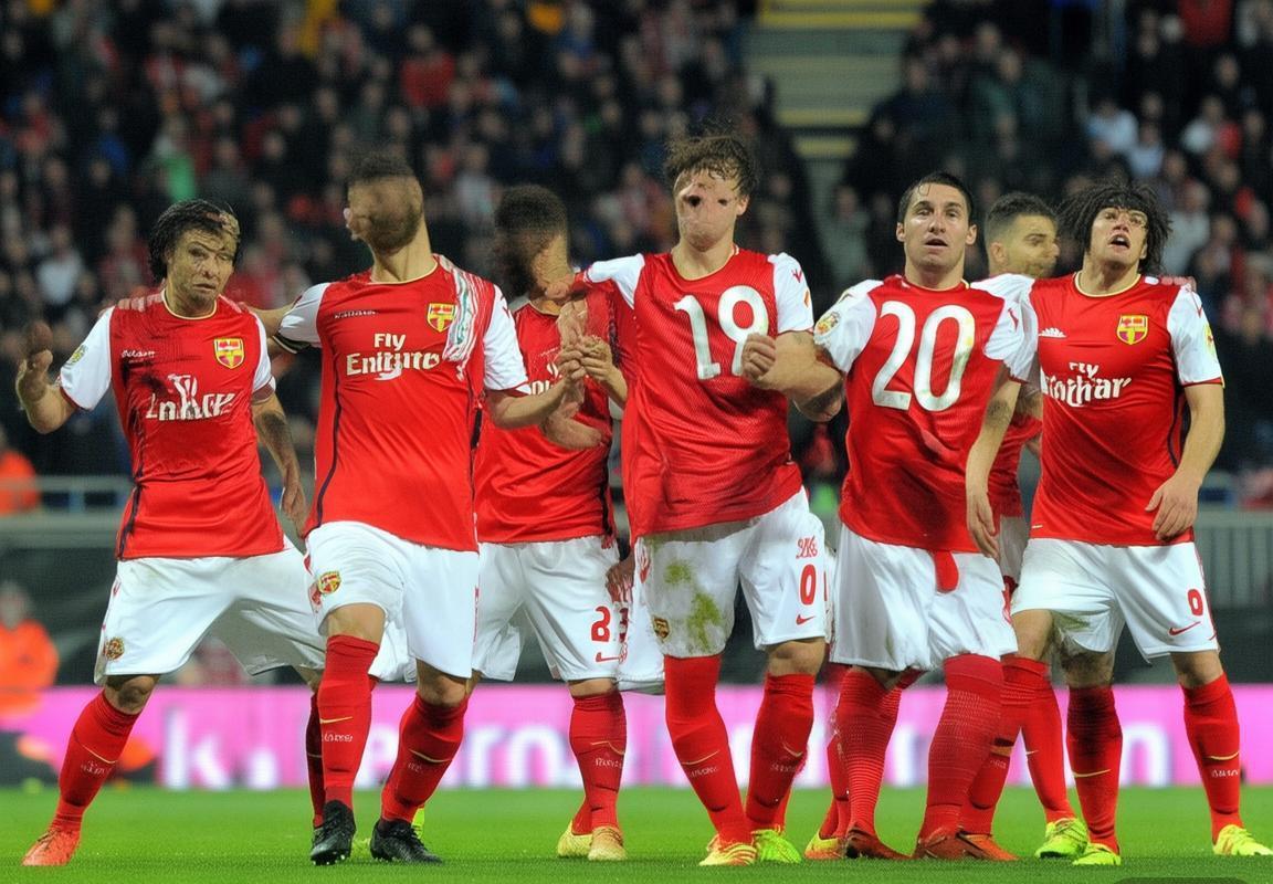 欧冠小组赛：曼城逆转皇马，阿森纳领跑积分榜，巴萨出线形势告急